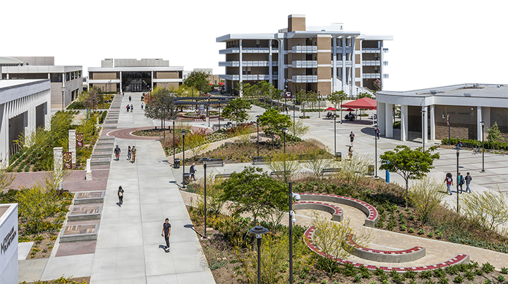 Overview of Santa Ana College quad area